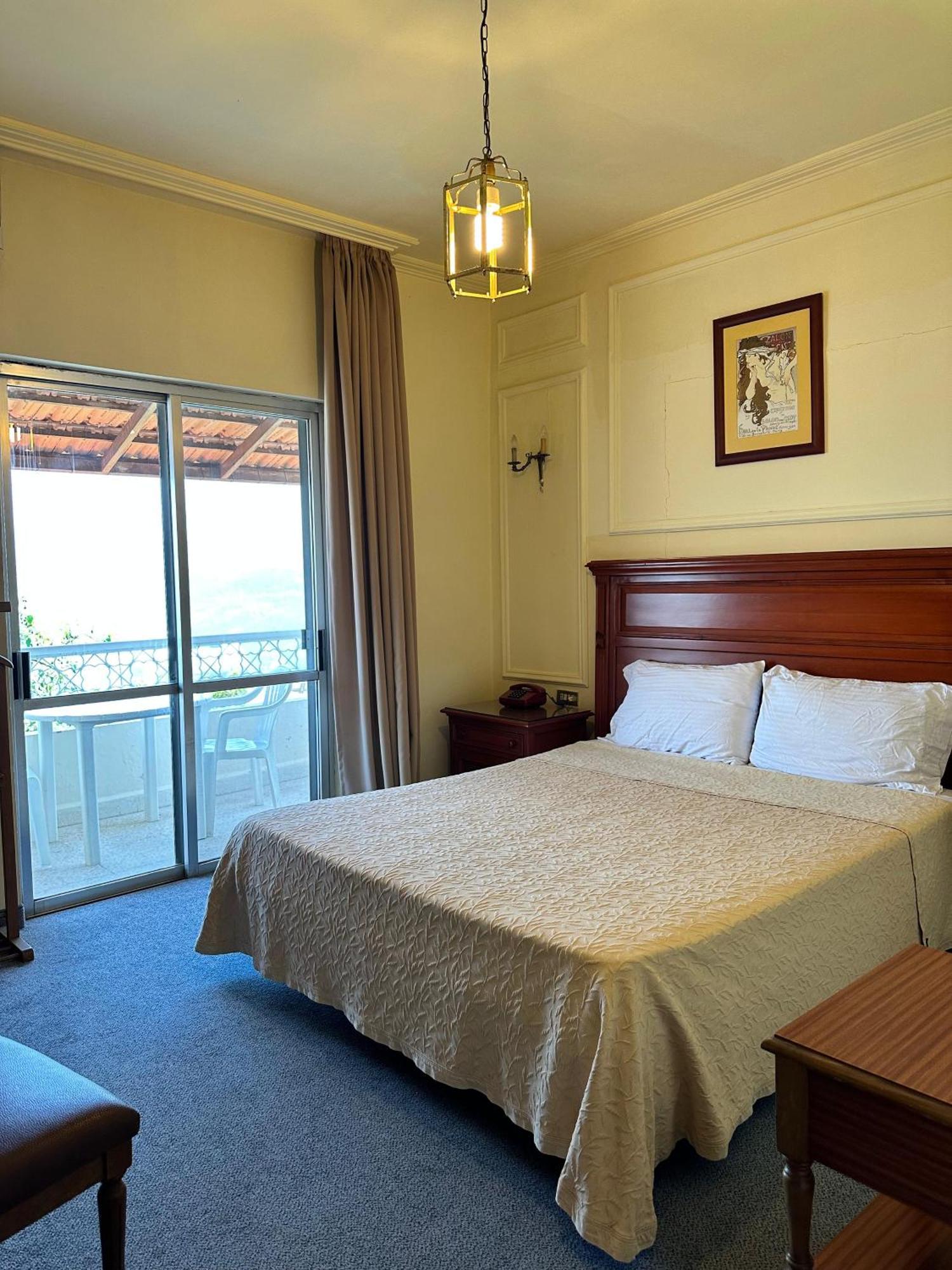Le Crillon Hotel Brummana Ngoại thất bức ảnh