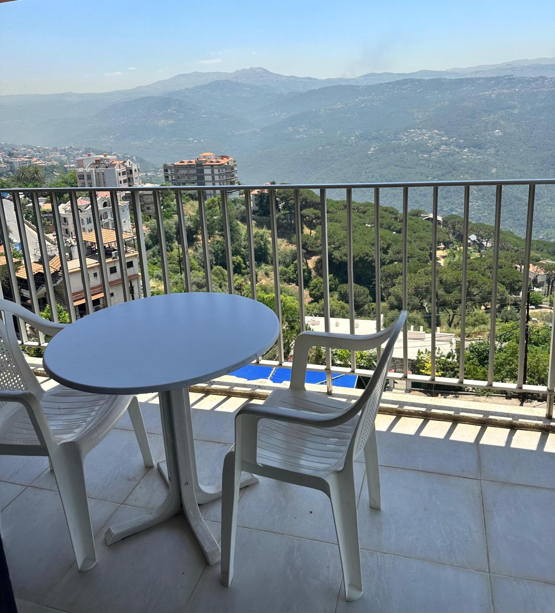 Le Crillon Hotel Brummana Ngoại thất bức ảnh