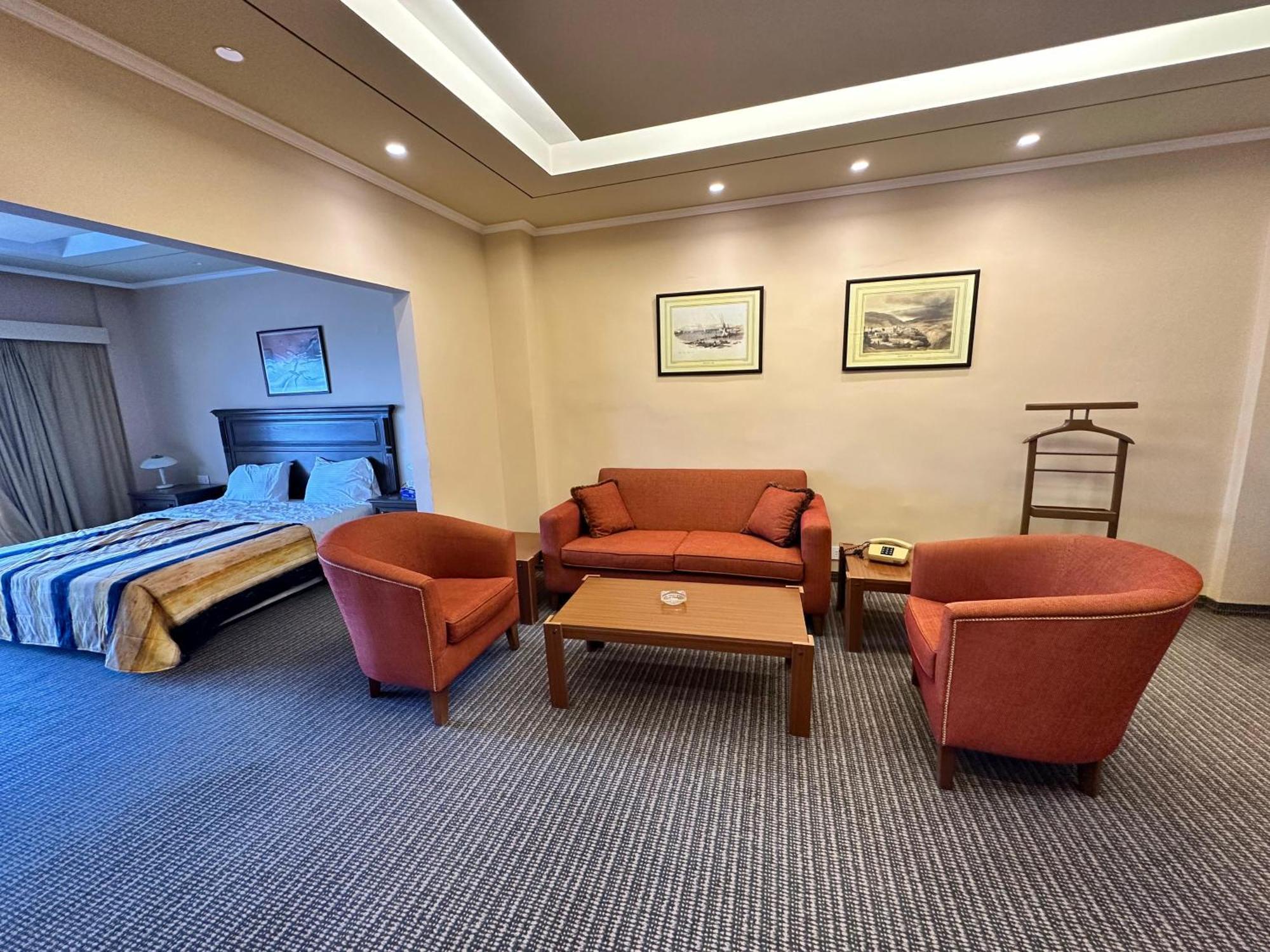 Le Crillon Hotel Brummana Ngoại thất bức ảnh