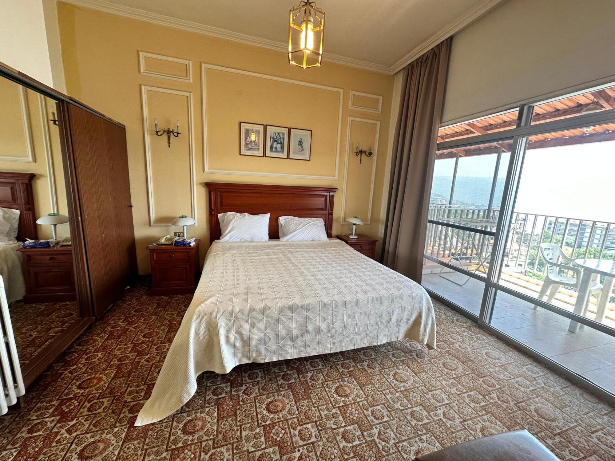 Le Crillon Hotel Brummana Ngoại thất bức ảnh