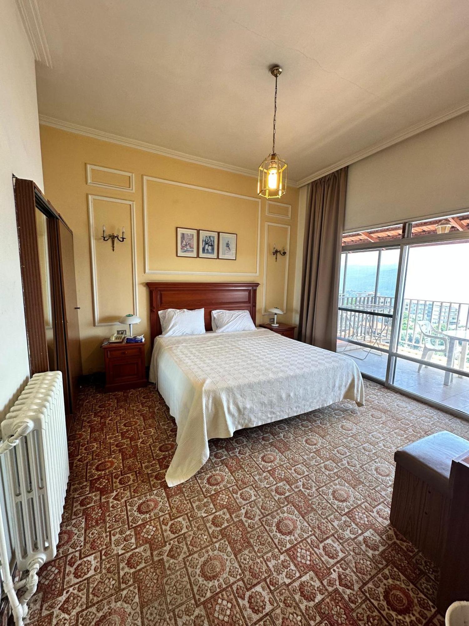 Le Crillon Hotel Brummana Ngoại thất bức ảnh