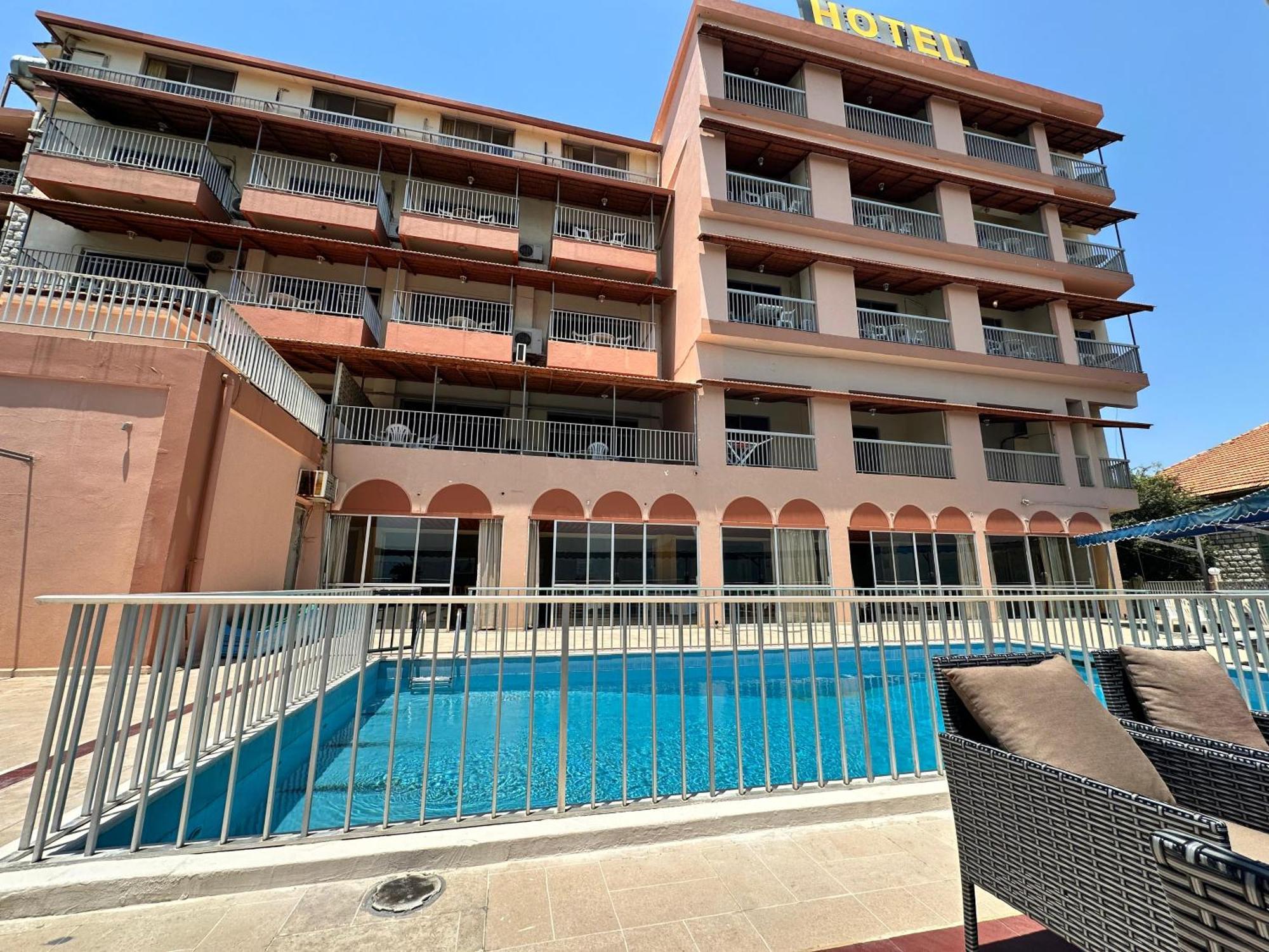 Le Crillon Hotel Brummana Ngoại thất bức ảnh