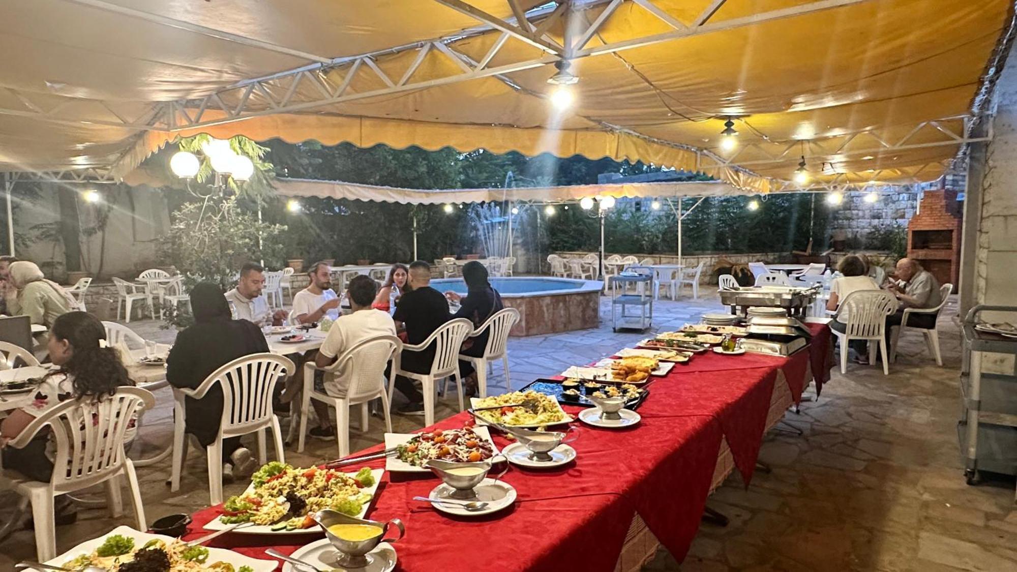 Le Crillon Hotel Brummana Ngoại thất bức ảnh