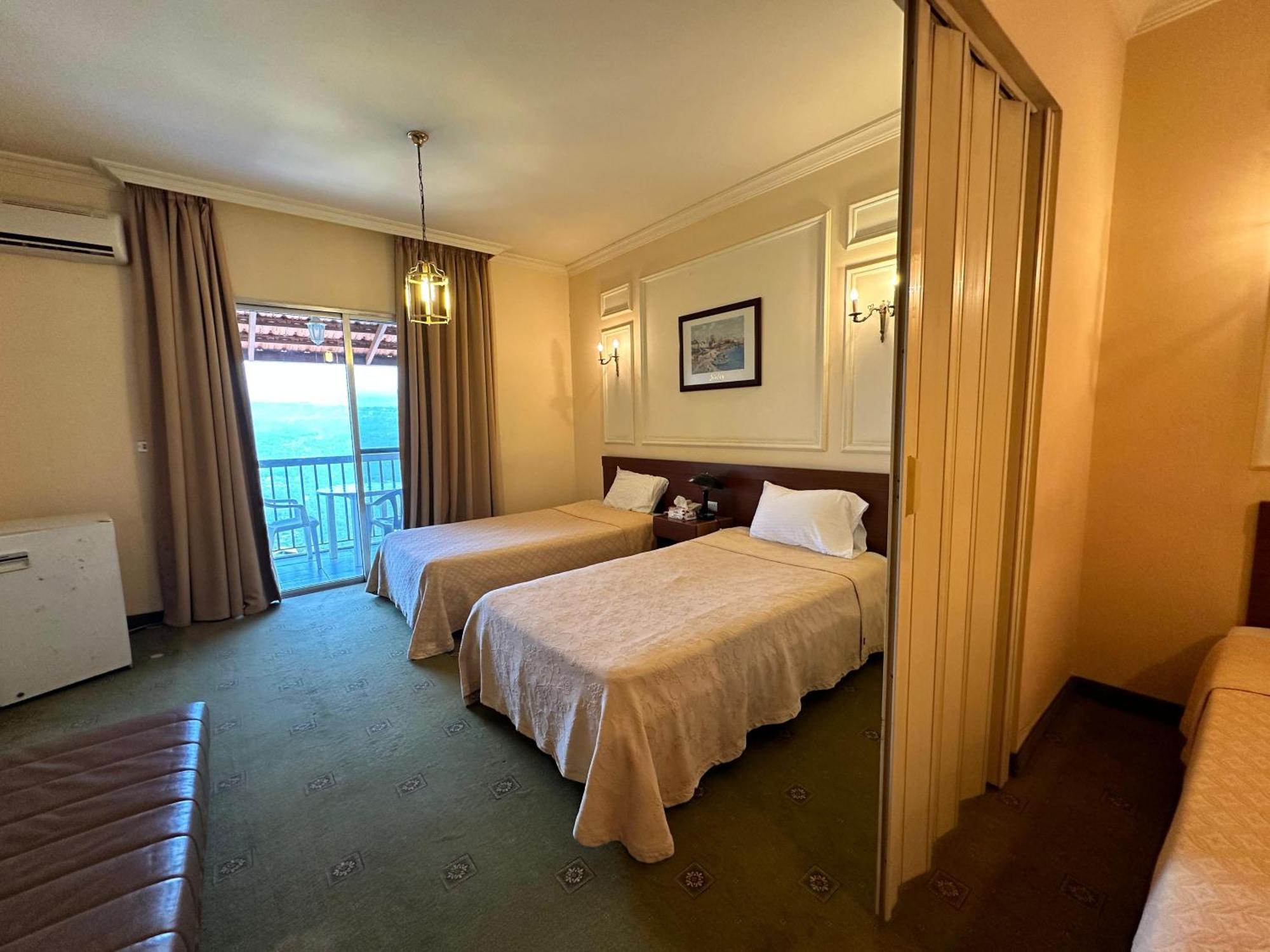 Le Crillon Hotel Brummana Ngoại thất bức ảnh